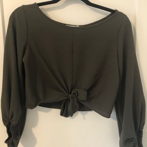 Full sleeved crop top